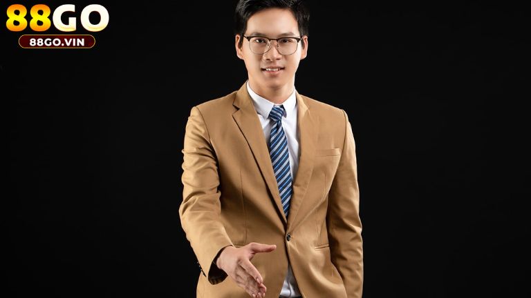 CEO Đinh Hùng sinh năm 1989 với rất nhiều thành tích học tập xuất sắc